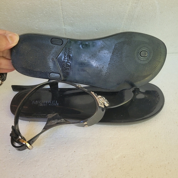Michael Kors Plate Jelly Thong Sandals - Picture 2 of 4